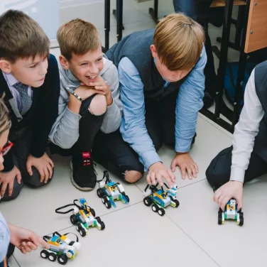 Школа программирования и робототехники для детей Лига Роботов на улице Сулимова фотография 2